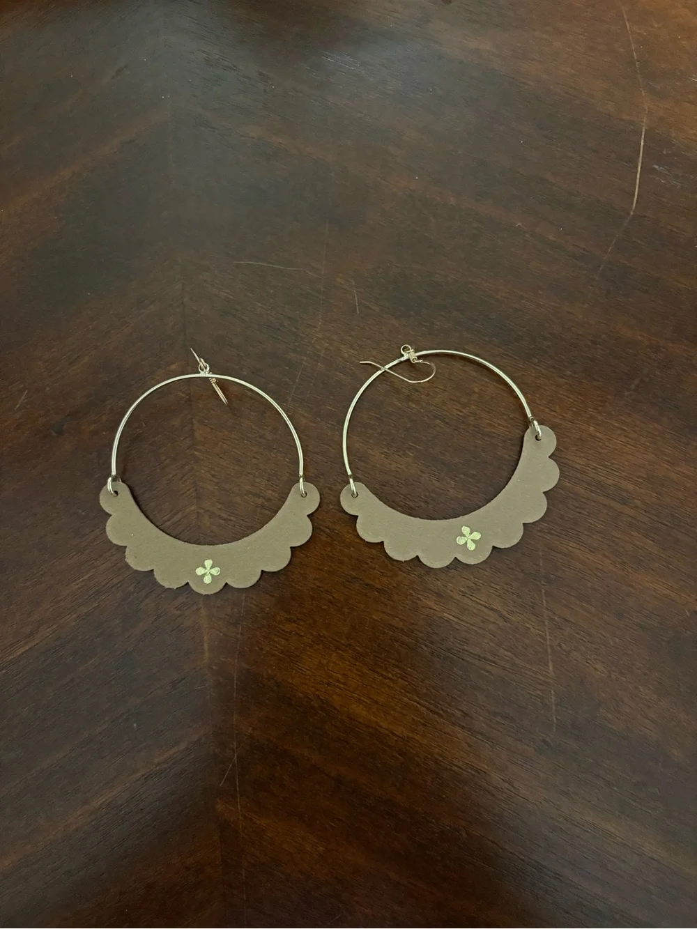 Nickel and suede elegant gold